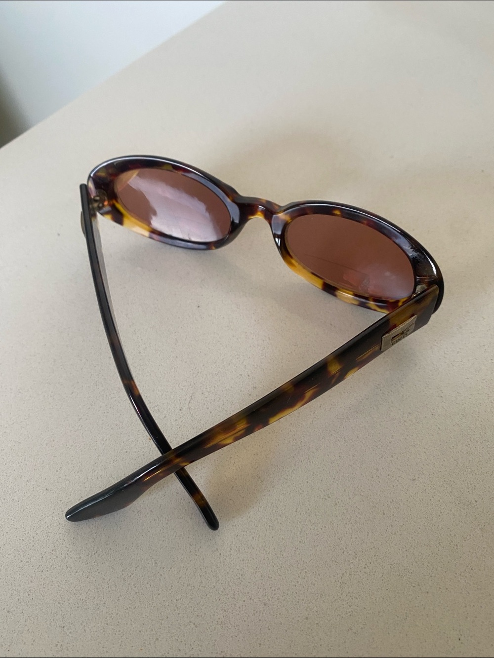 Vintage 90's tortoise shell Gucci glasses 🥂